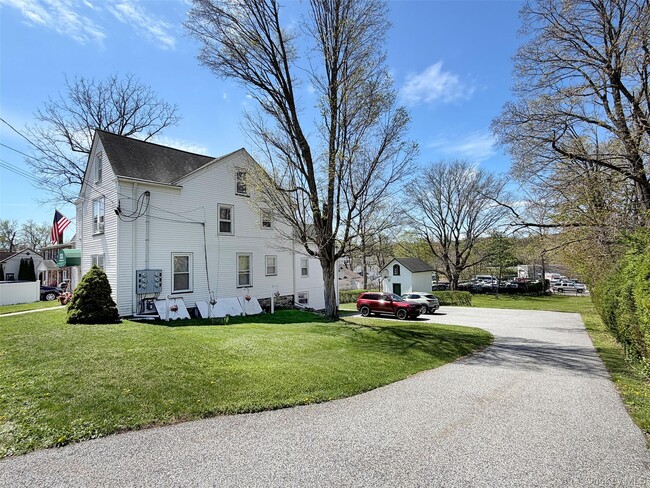 111 N Main St in Monroe, NY - Building Photo - Building Photo