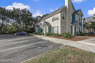 13700 Richmond Park Dr N in Jacksonville, FL - Building Photo - Building Photo