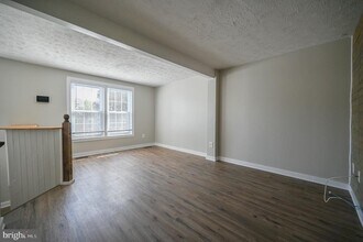 14727 Winding Loop in Woodbridge, VA - Building Photo - Building Photo