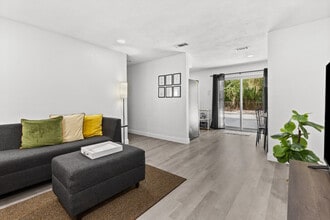 3204 NW 10th St in Gainesville, FL - Building Photo - Building Photo