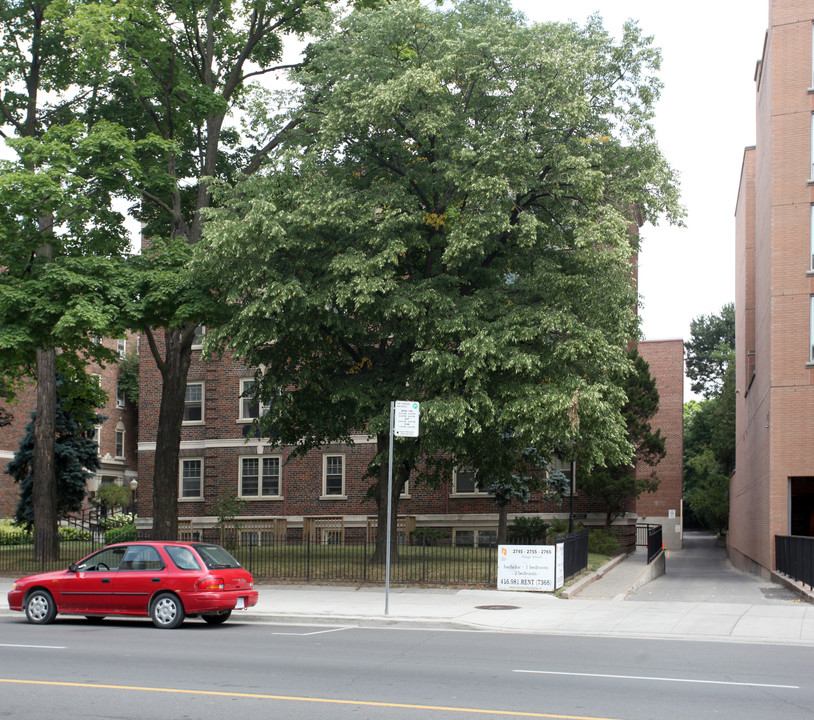 2745-2765 Yonge St in Toronto, ON - Building Photo