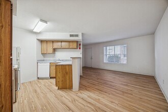 1660 W T C Jester Blvd in Houston, TX - Building Photo - Building Photo