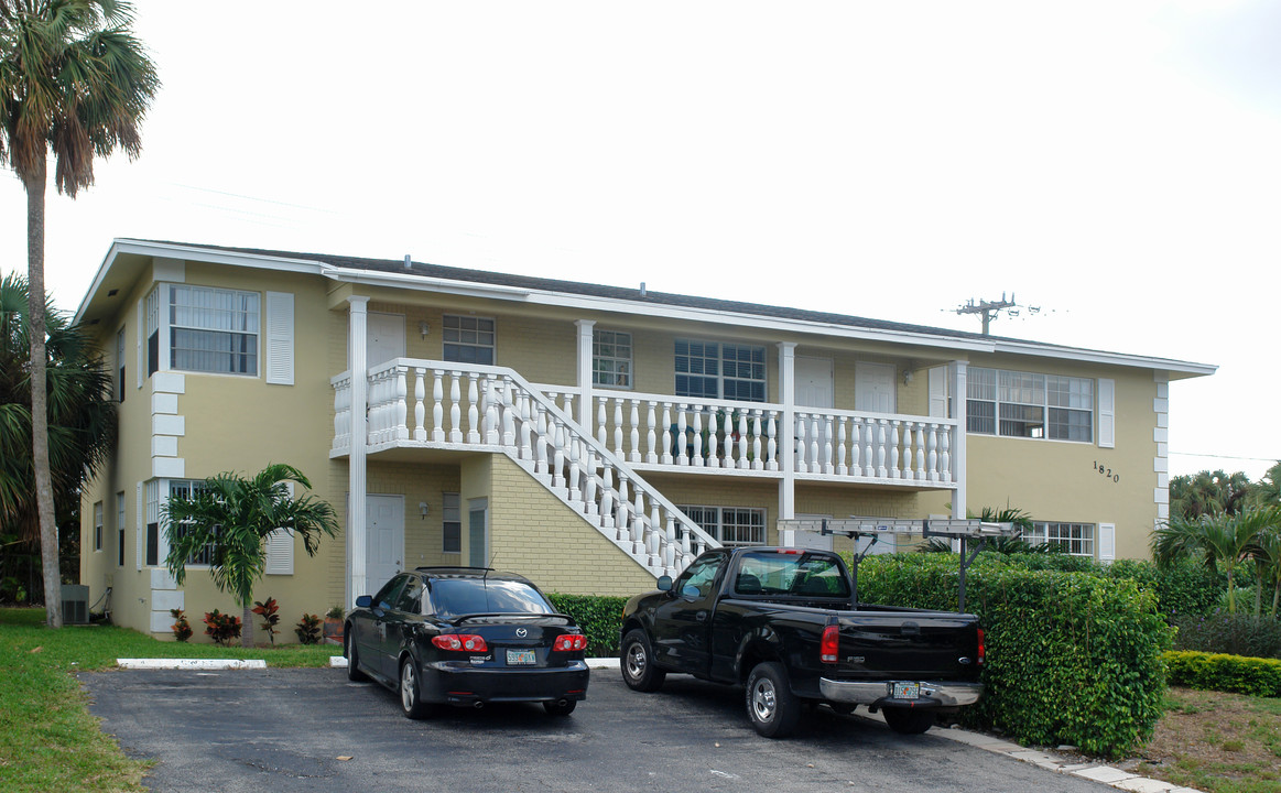 1820 NE 56th St in Fort Lauderdale, FL - Building Photo