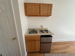 1061 Beacon St in Brookline, MA - Building Photo - Building Photo