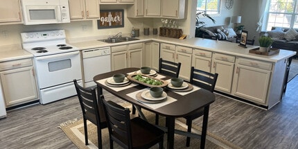 Copper Beech Town Homes in Clovis, CA - Foto de edificio - Building Photo