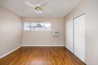 Student Housing Near USC Univ Southern Calif in Los Angeles, CA - Building Photo - Building Photo