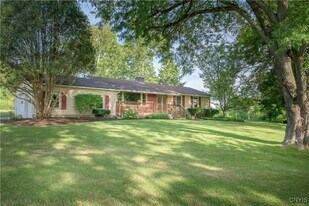 1919 W Lake Rd in Skaneateles, NY - Building Photo