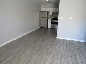 2726 E Tierra Buena Ln-Unit -Apt. 3 in Phoenix, AZ - Building Photo - Building Photo
