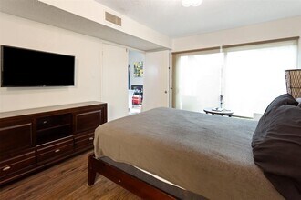 2909 Hillcroft St in Houston, TX - Building Photo - Building Photo