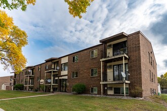 Long Island in Fargo, ND - Building Photo - Building Photo