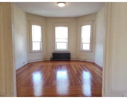 29 Craigie St-Unit -3 in Somerville, MA - Foto de edificio - Building Photo