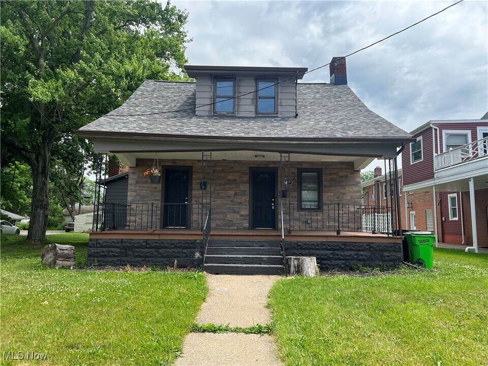 214 Front St in Berea, OH - Building Photo