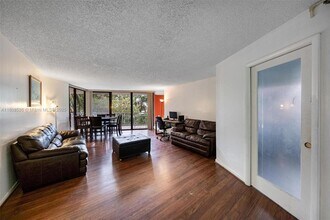 2000 Towerside Terrace in Miami, FL - Building Photo - Building Photo