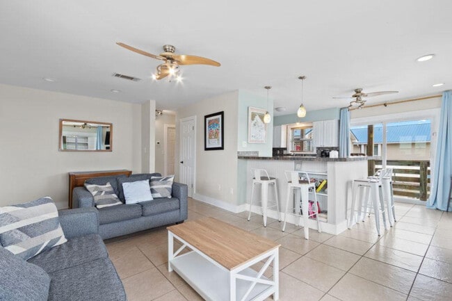 344 E Beach Blvd in Gulf Shores, AL - Foto de edificio - Building Photo