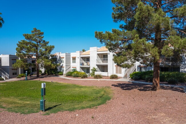 Mountainside in Las Vegas, NV - Foto de edificio - Building Photo