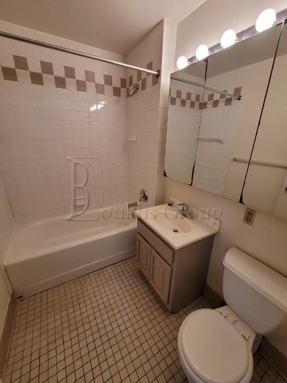 58-12 Queens Blvd-Unit -4K in Queens, NY - Building Photo - Building Photo