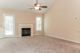 47 Noah Dr in Newnan, GA - Foto de edificio - Building Photo