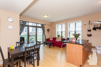 1250 S Indiana Pkwy, Unit 408 in Chicago, IL - Building Photo - Building Photo