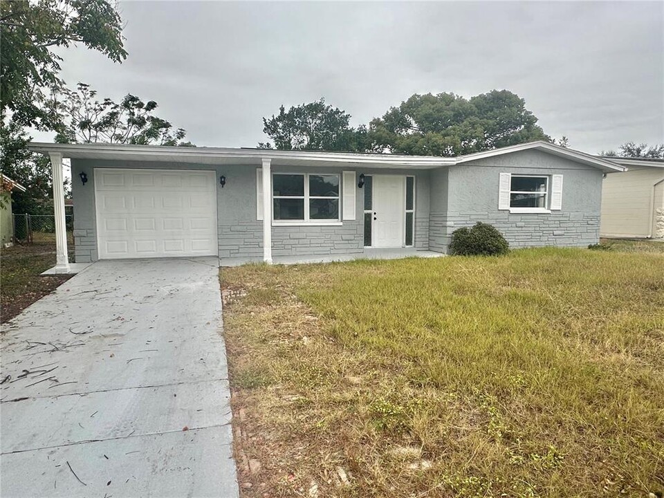 7409 Princeton Dr in Hudson, FL - Building Photo