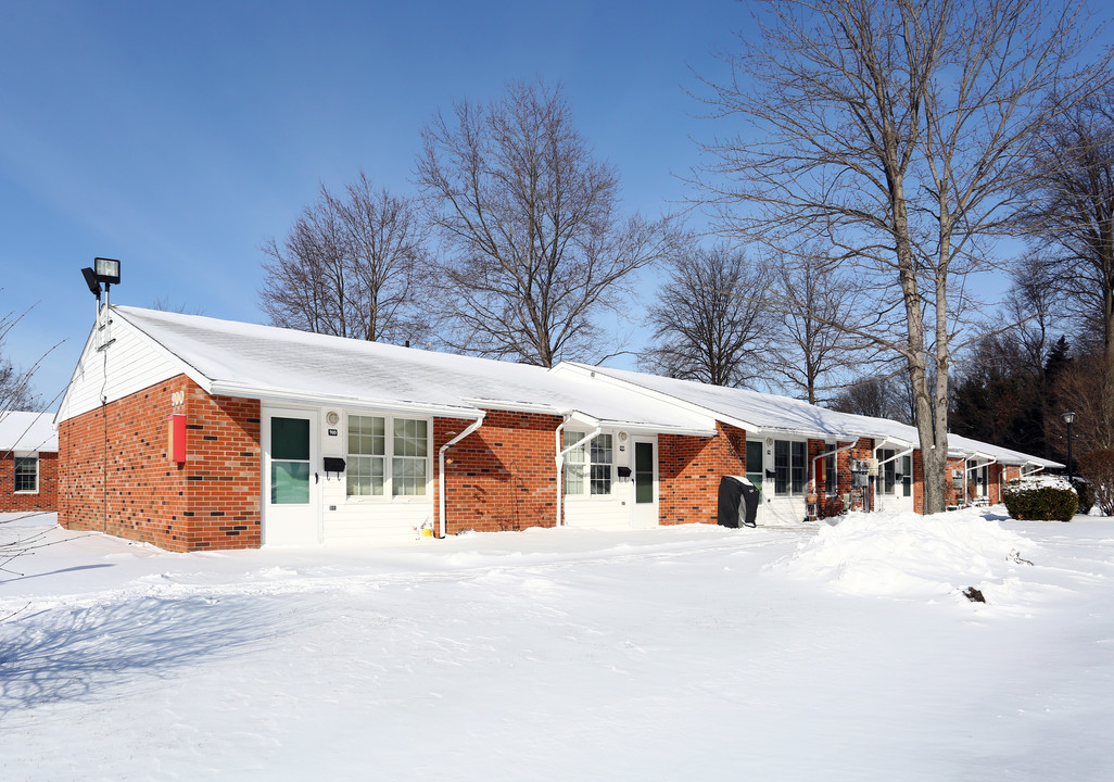 Cortview Village in Cortland, OH - Building Photo