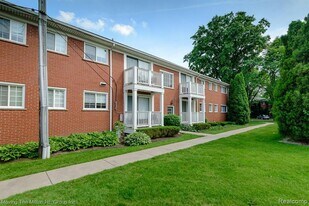 487 N Eton St in Birmingham, MI - Building Photo