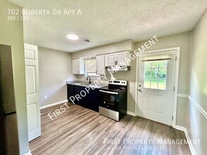 702 Roberta Dr in Rossville, GA - Building Photo - Building Photo