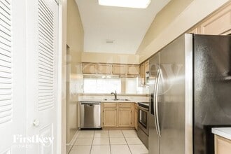 1207 Etchfield Cir in Brandon, FL - Building Photo - Building Photo