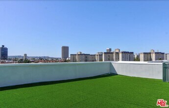 5768 W 3rd St in Los Angeles, CA - Building Photo - Building Photo