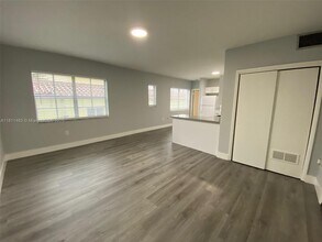 1360 Collins Ave in Miami Beach, FL - Building Photo - Building Photo