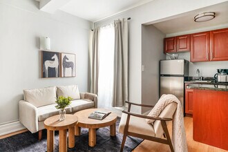 238 W 73rd St in New York, NY - Building Photo - Building Photo
