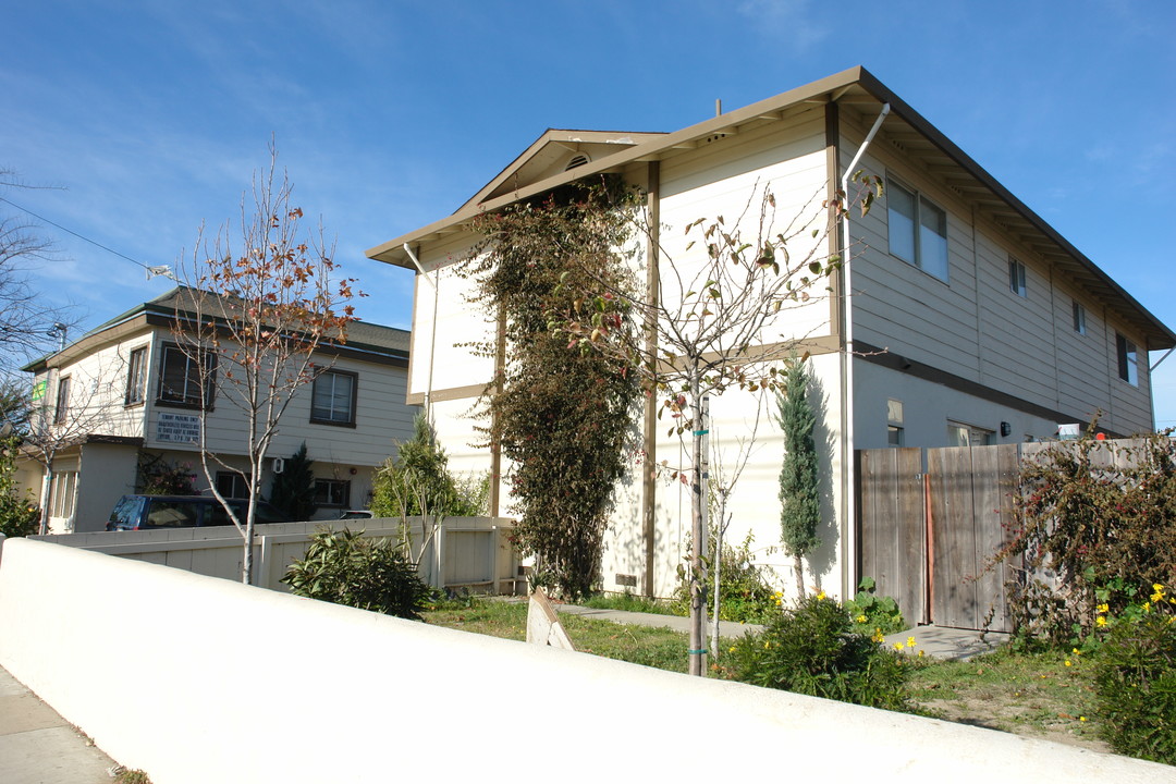 1015 N Sanborn Rd in Salinas, CA - Building Photo