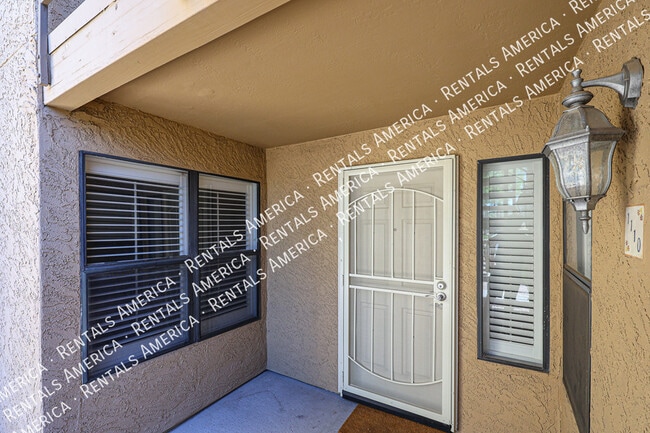 8787 E Mountain View Rd in Scottsdale, AZ - Foto de edificio - Building Photo