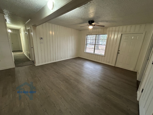 1101 N Kings Hwy in Nash, TX - Building Photo - Building Photo