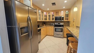 1980 S Ocean Dr, Unit PHC in Hallandale Beach, FL - Building Photo - Building Photo