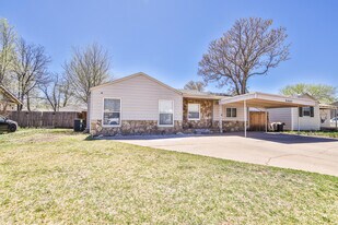 2407 32nd St in Lubbock, TX - Building Photo