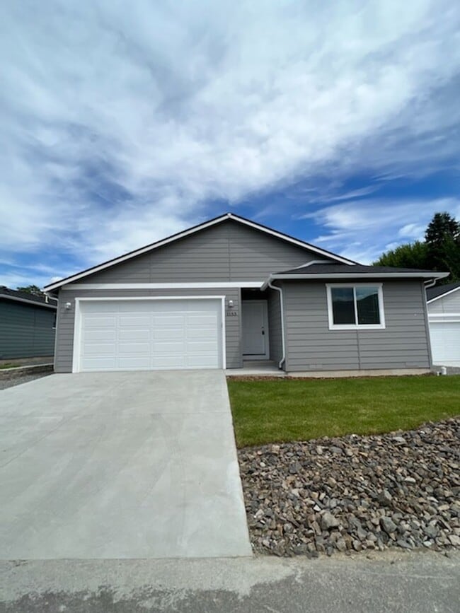 property at 1153 S New Oak Ln