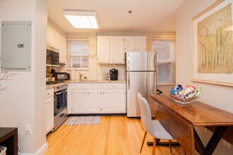 23 Jay St, Unit B in Cambridge, MA - Building Photo - Building Photo
