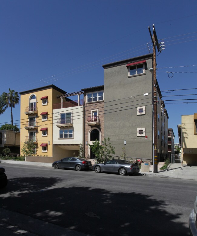 THE WATERMARQUE CONDOS in Valley Village, CA - Foto de edificio - Building Photo