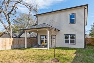 2211 Silverbonnet St in Houston, TX - Building Photo - Building Photo