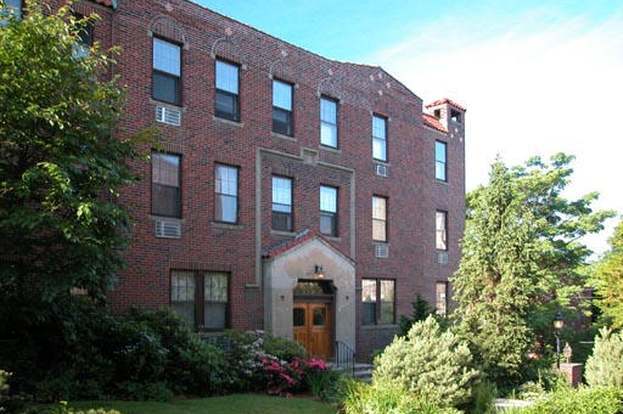 311 Tappan St, Unit 1 in Brookline, MA - Building Photo