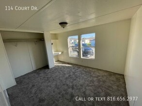 114 Court Dr in Greenwood, MO - Building Photo - Building Photo