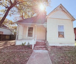 833 W Oak Ave in Jonesboro, AR - Building Photo