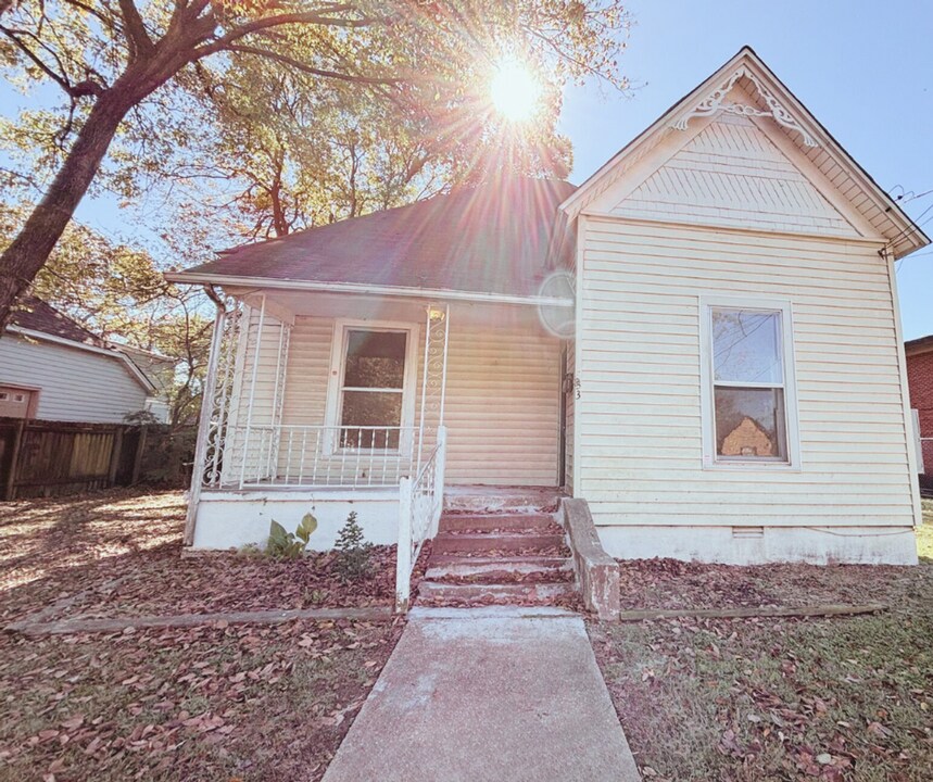 833 W Oak Ave in Jonesboro, AR - Building Photo