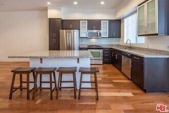 12920 W Runway Rd-Unit -161 in Los Angeles, CA - Building Photo - Building Photo