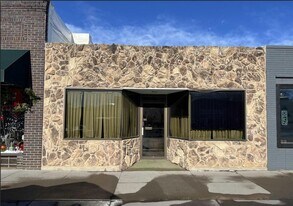 110 E Main St in Vermillion, SD - Building Photo