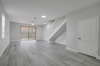 3912 Tree Top Dr in Weston, FL - Building Photo - Building Photo