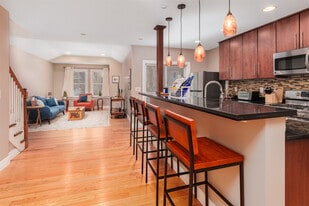 17 S Franklin St in Saratoga Springs, NY - Building Photo