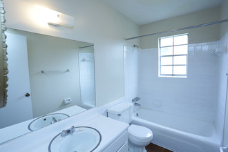 Center Pointe Landings in Center Point, AL - Building Photo - Interior Photo