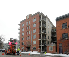 333 22nd Ave SW in Calgary, AB - Building Photo - Building Photo