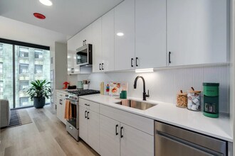 86 E Wacker Dr in Chicago, IL - Building Photo - Building Photo